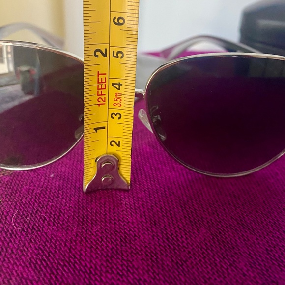 Coach sunglasses with case and cleaning cloth - Picture 11 of 11